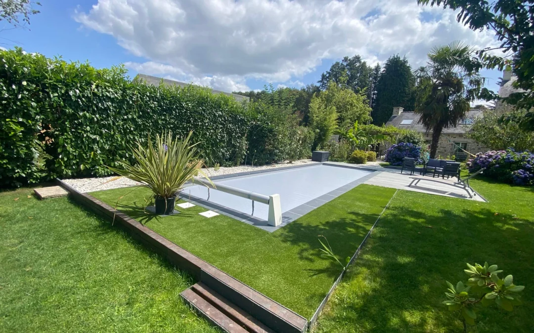 Construction d&rsquo;une piscine paysagée à Elven