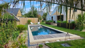 Entretenir votre piscine au printemps dans le Morbihan